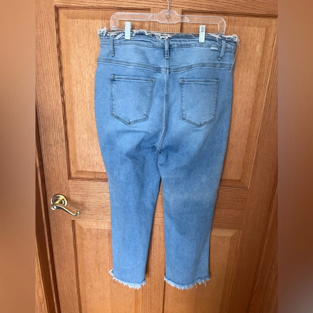 Risen jeans High-Rise Light Blue, wide leg ankle Jeans with Frayed Hem